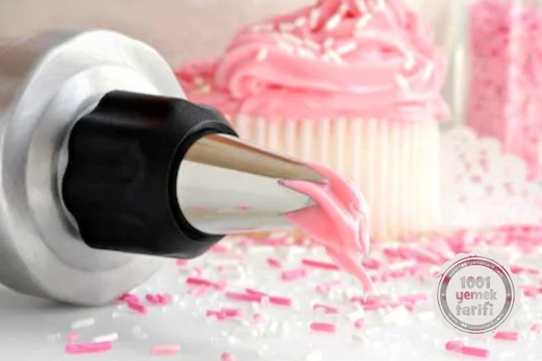 evde kolay pasta susleme-teknikleri-pasta modelleri-masta susleme malzemeleri