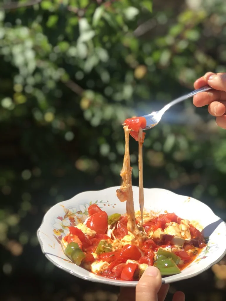kasarli domates tarifi-menemen yapimi-kolay-puf noktasi-nefis-kac kalori-1001yemektarifi