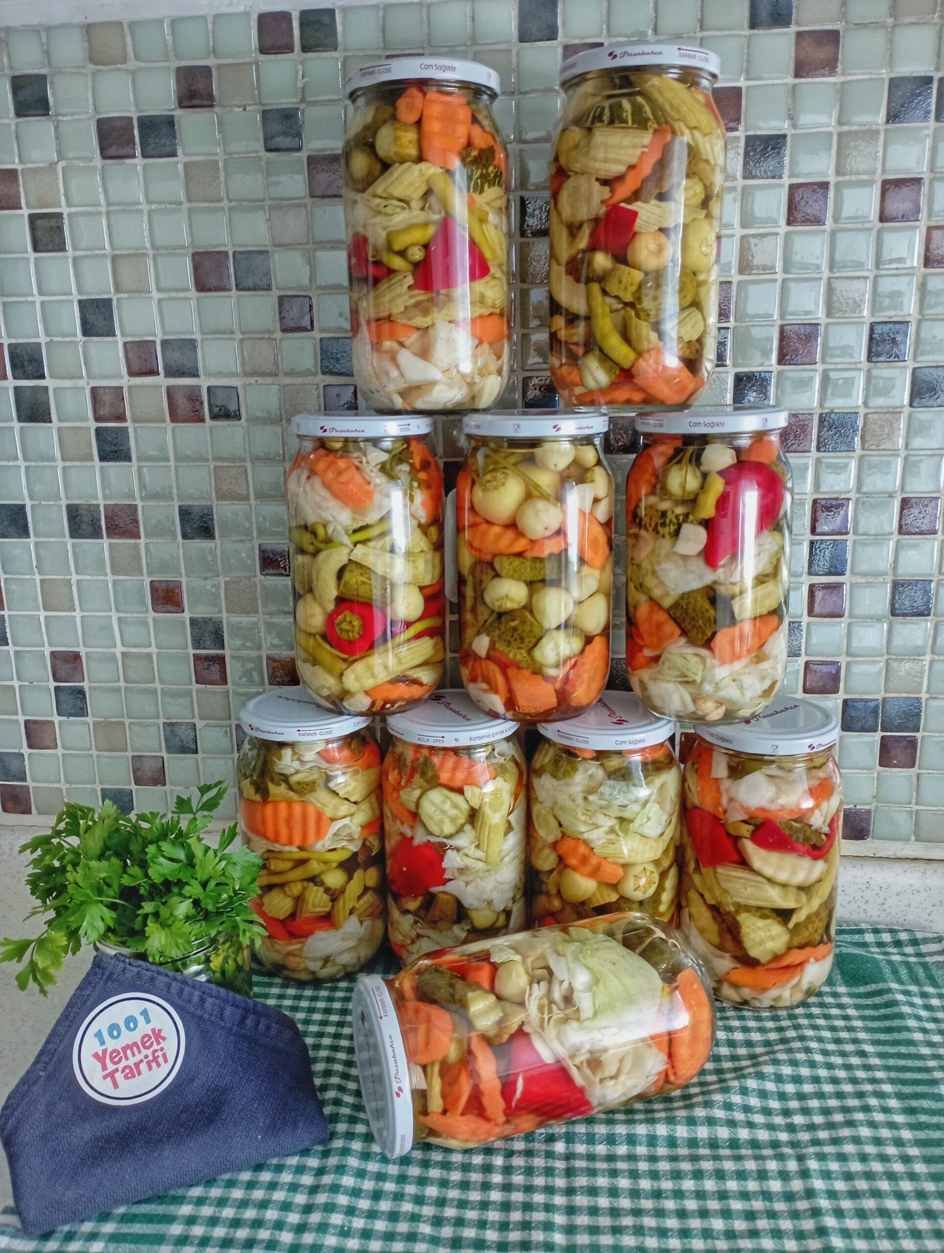SICAK SUYLA: Karışık Turşu Tarifi