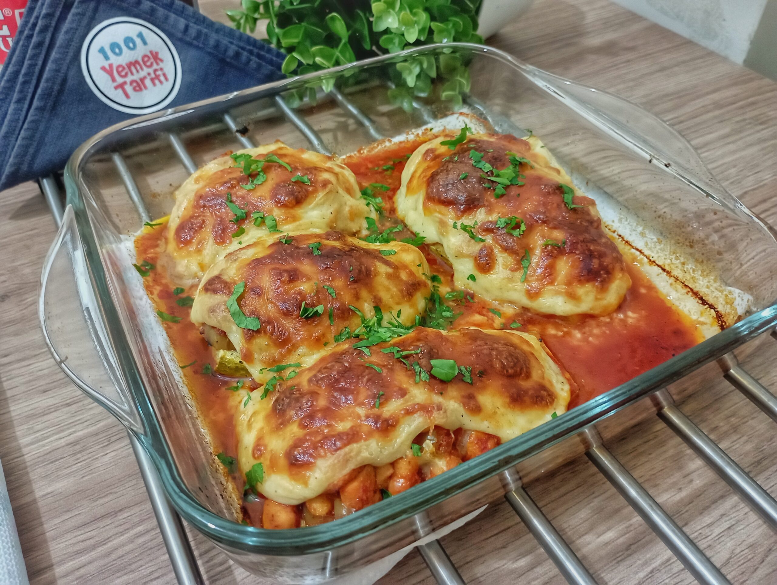 Beşamel Soslu Tavuklu Kabak Sandal Yemeği