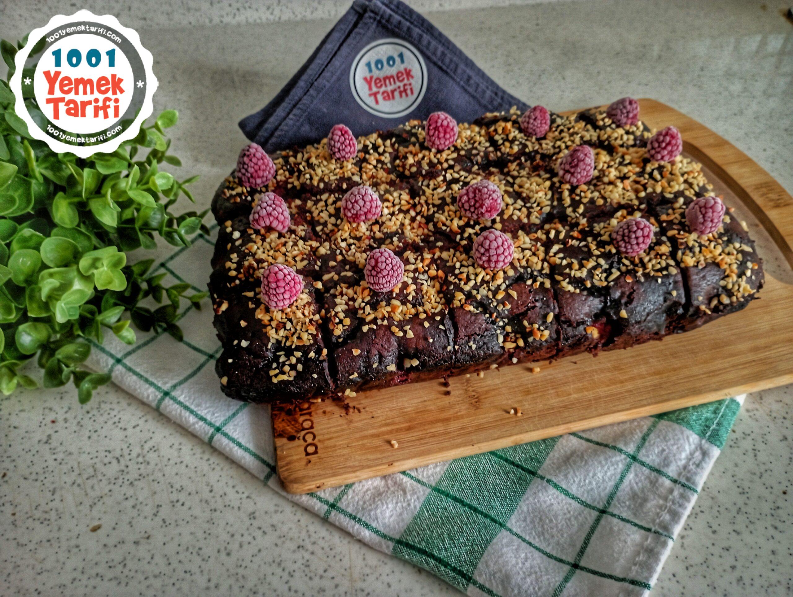 Frambuazlı Kakaolu Islak Kek