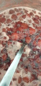 Kolay ve Mis Kokulu Çilek Reçeli Tarifi