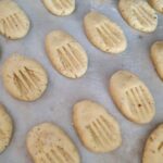 evde kurabiye yapımı