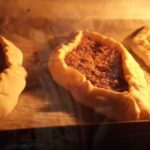 Evde Kıymalı kaşarlı Açık Pide Tarifi (nasıl yapılır-kaç kalori)