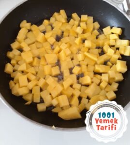 Omlet Tadında Küp Patatesli Yumurta Tarifi