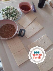 Milföy Hamurundan Susamlı Simit Börek Yapımı tarifi nasıl yapılır kaç kalori
