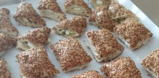 Milföy Hamurundan Susamlı Simit Börek tarifi