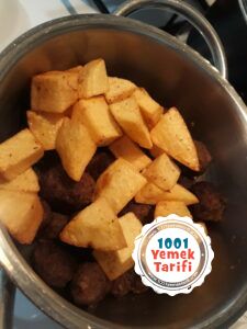 Domates Soslu Misket Köfte tarifi yapımı nasıl yapılır