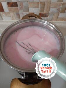 Çilekli Pudingli Petibör Pasta Yapımı tarifi nasıl yapılır kaç kalori