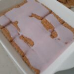 Çilekli Pudingli Petibör Pasta Yapımı tarifi nasıl yapılır kaç kalori