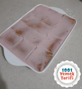 Çilekli Pudingli Petibör Pasta Yapımı tarifi nasıl yapılır kaç kalori