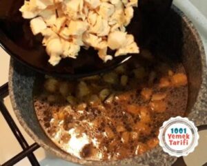 Kremasız Tavuklu Mantar Çorbası Nasıl Yapılır? yapımı nasıl yapılır kaç kalori