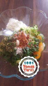 Kabak Mücver Tarifi (sarımsaklı yoğurt eşliğinde)