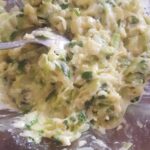 Kabak Mücver Tarifi (sarımsaklı yoğurt eşliğinde) kolay mücver nasıl yapılır-kaç kalori