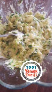 Kabak Mücver Tarifi (sarımsaklı yoğurt eşliğinde) kolay mücver nasıl yapılır-kaç kalori