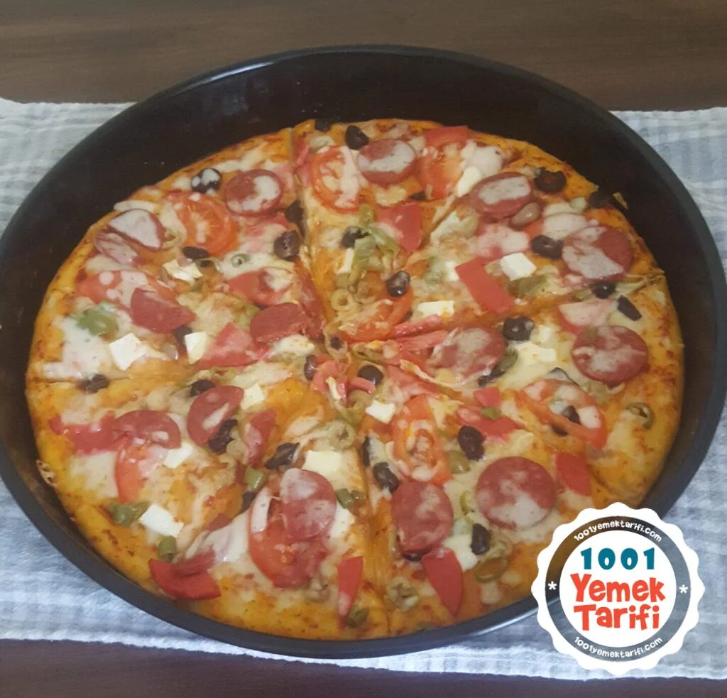 Salamlı sucuklu ev yapımı pizza tarifi