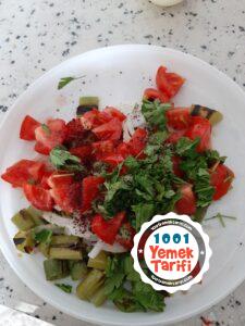 Közlenmiş biber salatası tarifi
