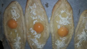 sade pide tarifi-yumurtalı pide