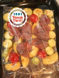 Fırın Poşetinde Sebzeli Et Yemeği tarifi nasıl yapılır