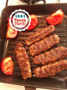 Közlenmiş Patlıcan Yatağında Beyti Kebap tarifi