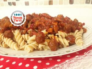 Köfte ve Mantar Soslu Makarna Yemeği tarifi nasıl yapılır