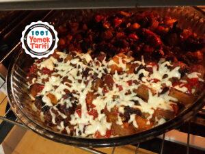 Fırında Kaşarlı Etli Patlıcan Yemeği