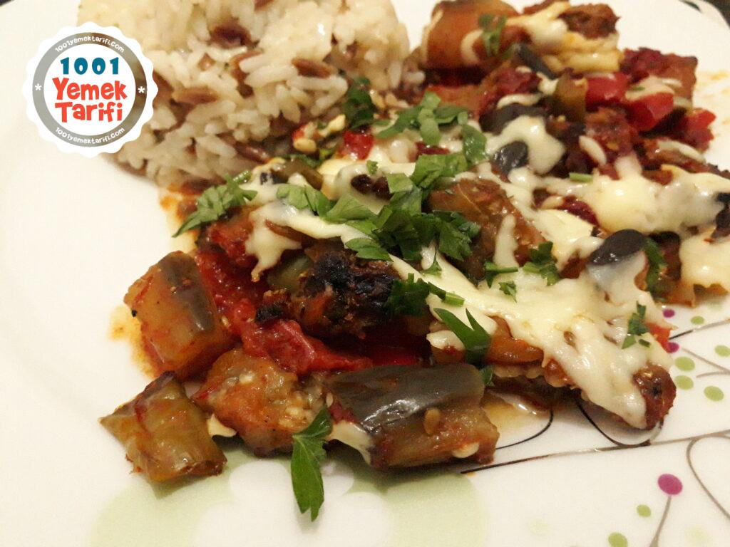 Fırında Kaşarlı Etli Patlıcan Yemeği