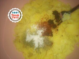 Patatesli Börek Nasıl Yapılır