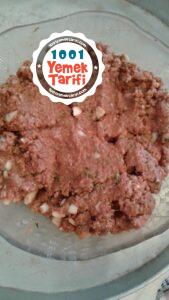 Etli Yaprak Sarması Tarifi