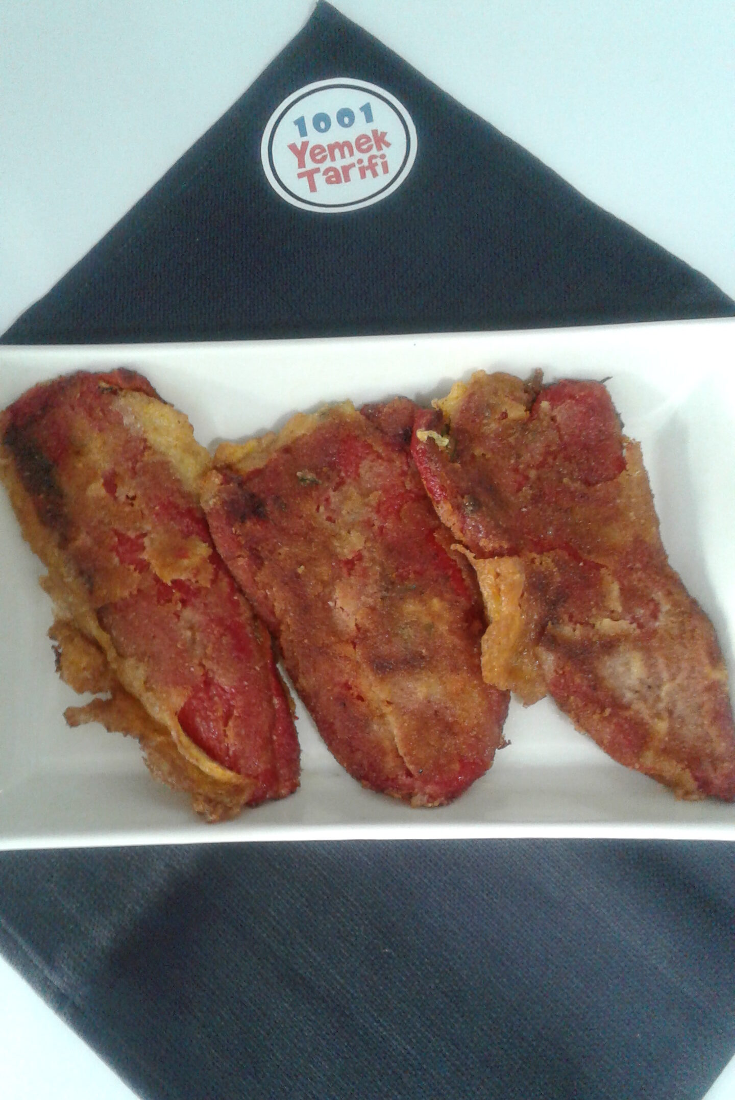 Közlenmiş Kırmızı Biber Böreği