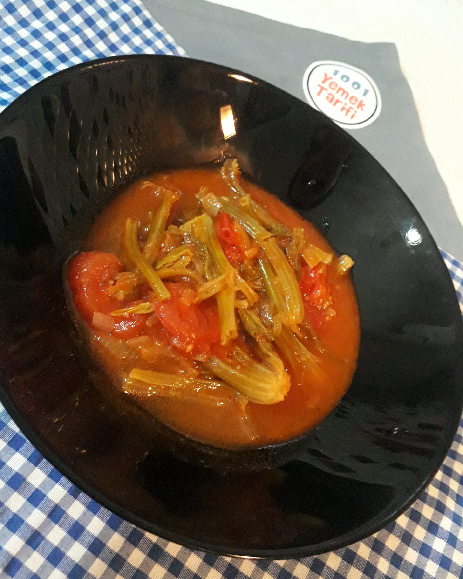 Zeytinyağlı Ispanak Kökü Yemeği