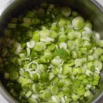 Kıymalı Kaşarlı Fırında Pırasa tarifi