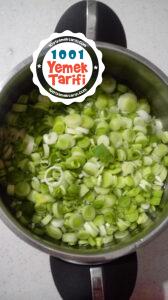 Kıymalı Kaşarlı Fırında Pırasa tarifi