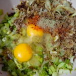 Fırında kıymalı Pırasa yapımı