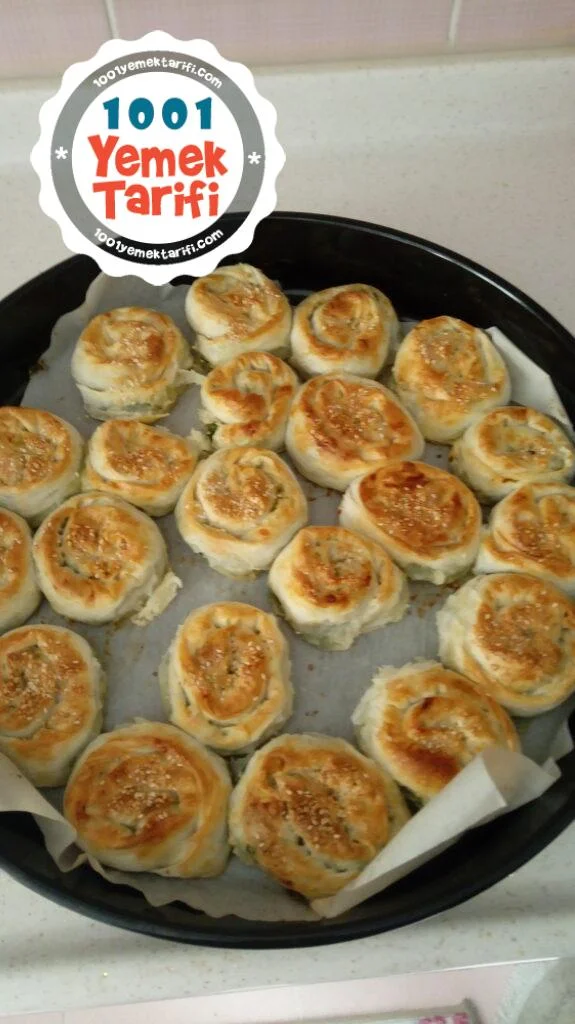 Ispanaklı ve Peynirli Gül Böreği nasıl yapılır