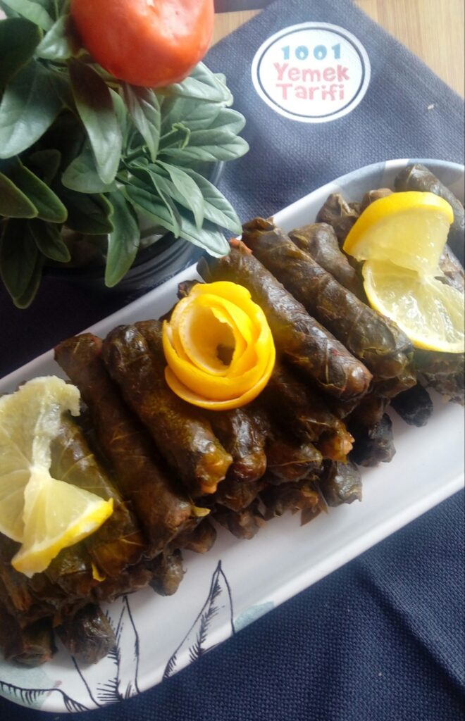 Yaprak Sarması Nasıl Yapılır