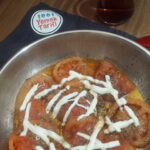 PEYNİRLİ KEKİKLİ KAHVALTILIK DOMATES