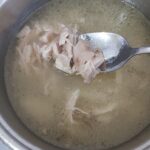 evde şehriyeli Tavuk Çorbası