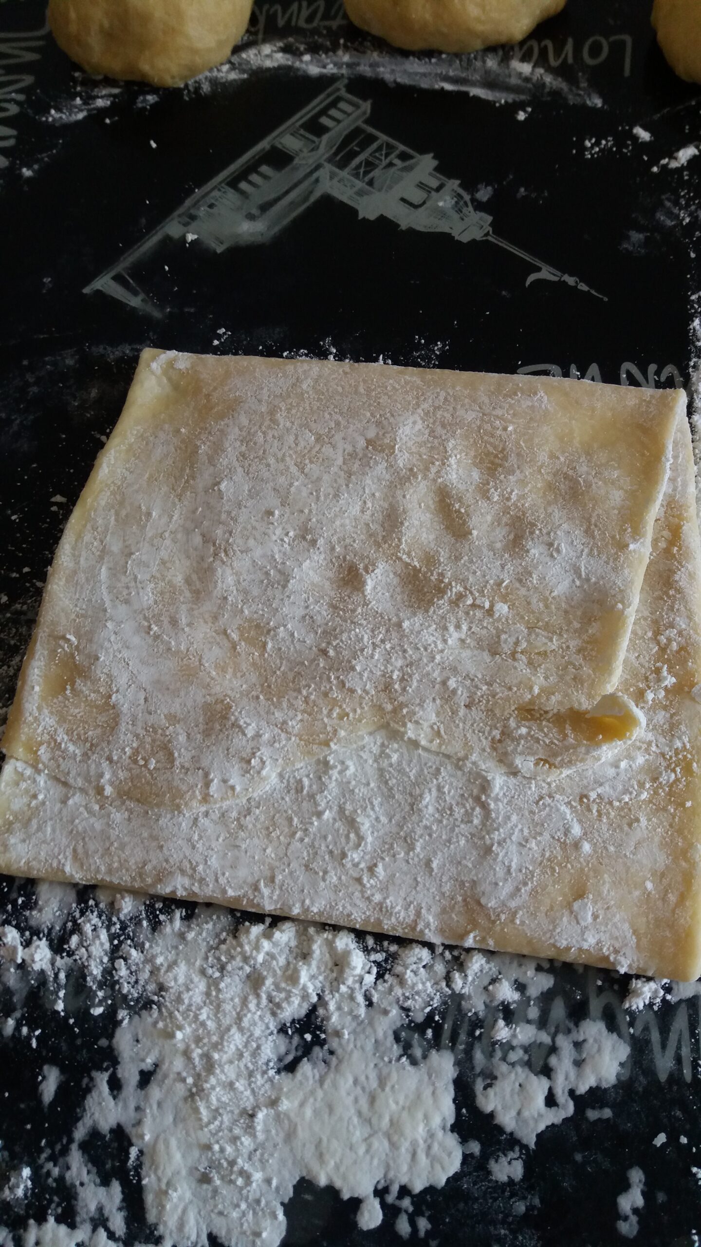 Sütlü Çıtır Çıtır El Açması Börek