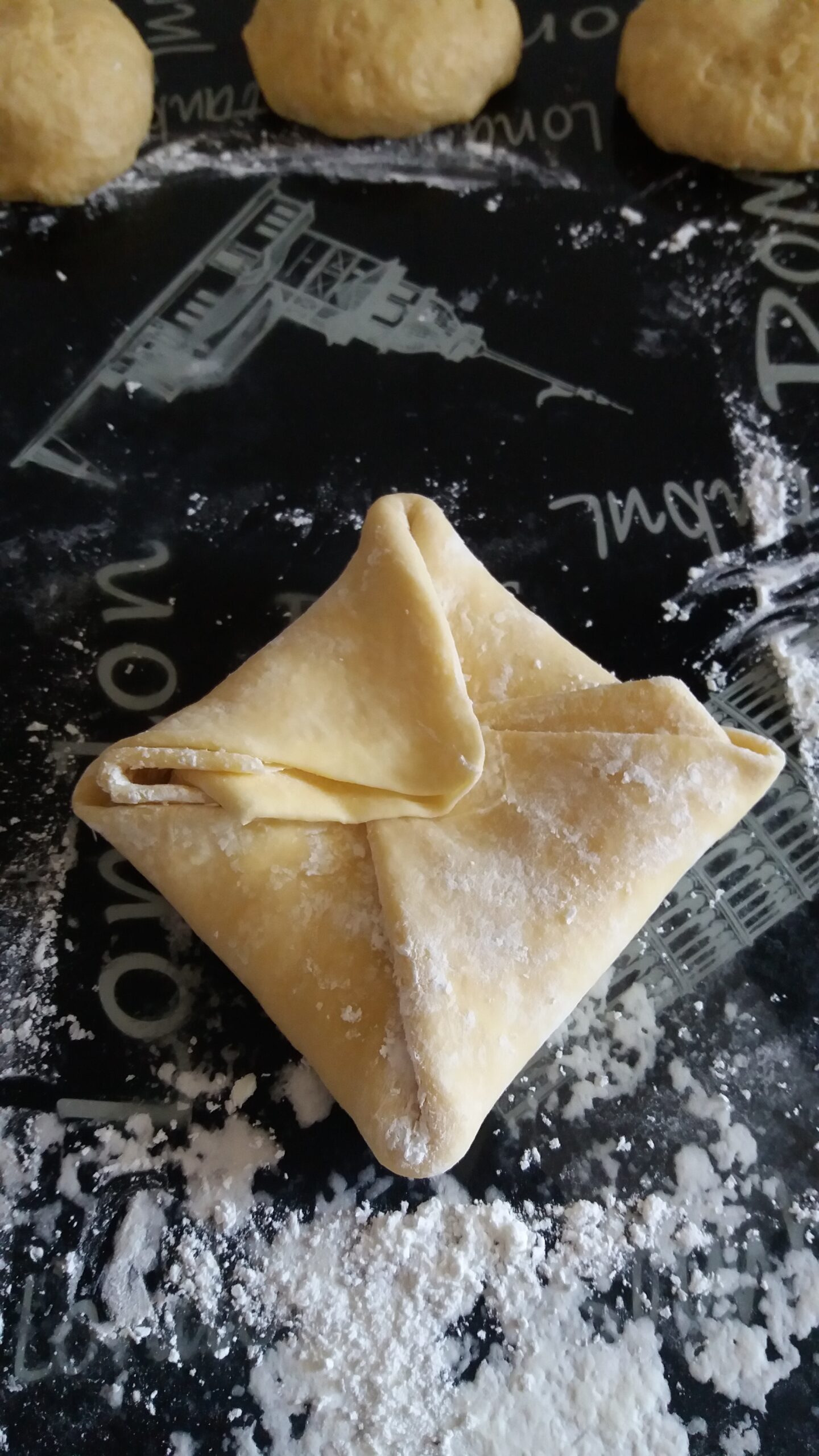 Sütlü Çıtır Çıtır El Açması Börek