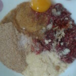 Kıymalı İrmikli Köfte Tarifi (Patates Kızartması Eşliğinde)