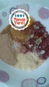 Kıymalı İrmikli Köfte Tarifi (Patates Kızartması Eşliğinde)