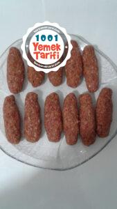 Kıymalı İrmikli Köfte Tarifi (Patates Kızartması Eşliğinde)