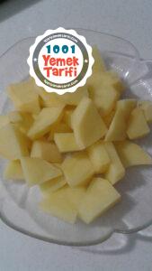 Kıymalı İrmikli Köfte Tarifi (Patates Kızartması Eşliğinde)