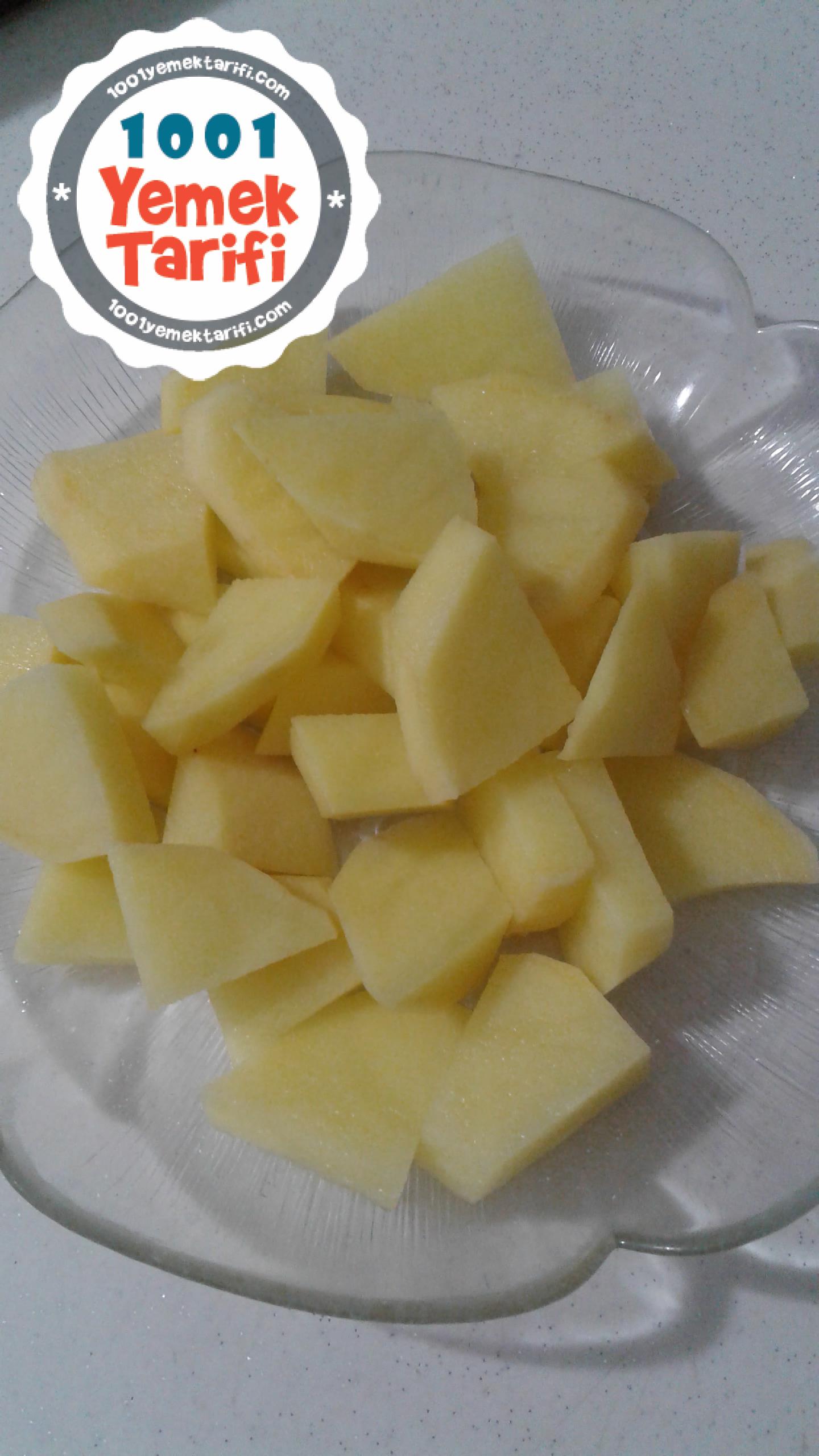 Kıymalı İrmikli Köfte Tarifi (Patates Kızartması Eşliğinde)