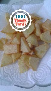 Kıymalı İrmikli Köfte Tarifi (Patates Kızartması Eşliğinde)