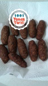 Kıymalı İrmikli Köfte Tarifi (Patates Kızartması Eşliğinde)