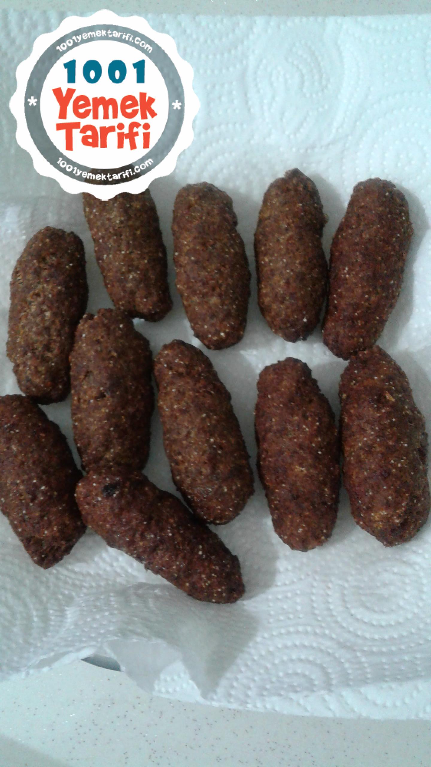 Kıymalı İrmikli Köfte Tarifi (Patates Kızartması Eşliğinde)