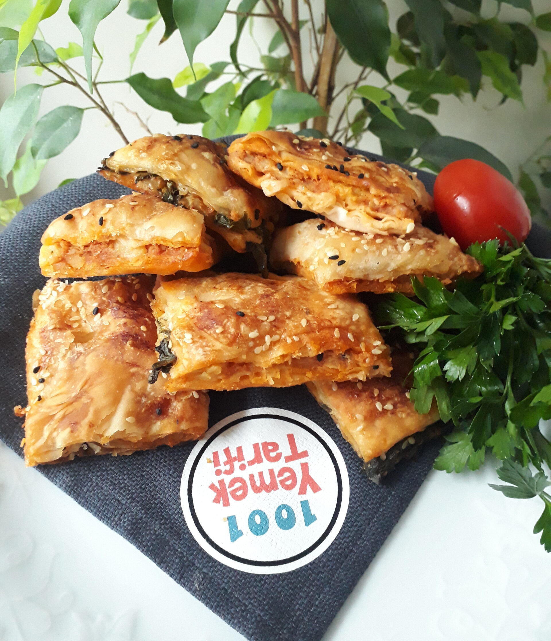 Patatesli Ispanaklı Tepsi Böreği Nasıl Yapılır