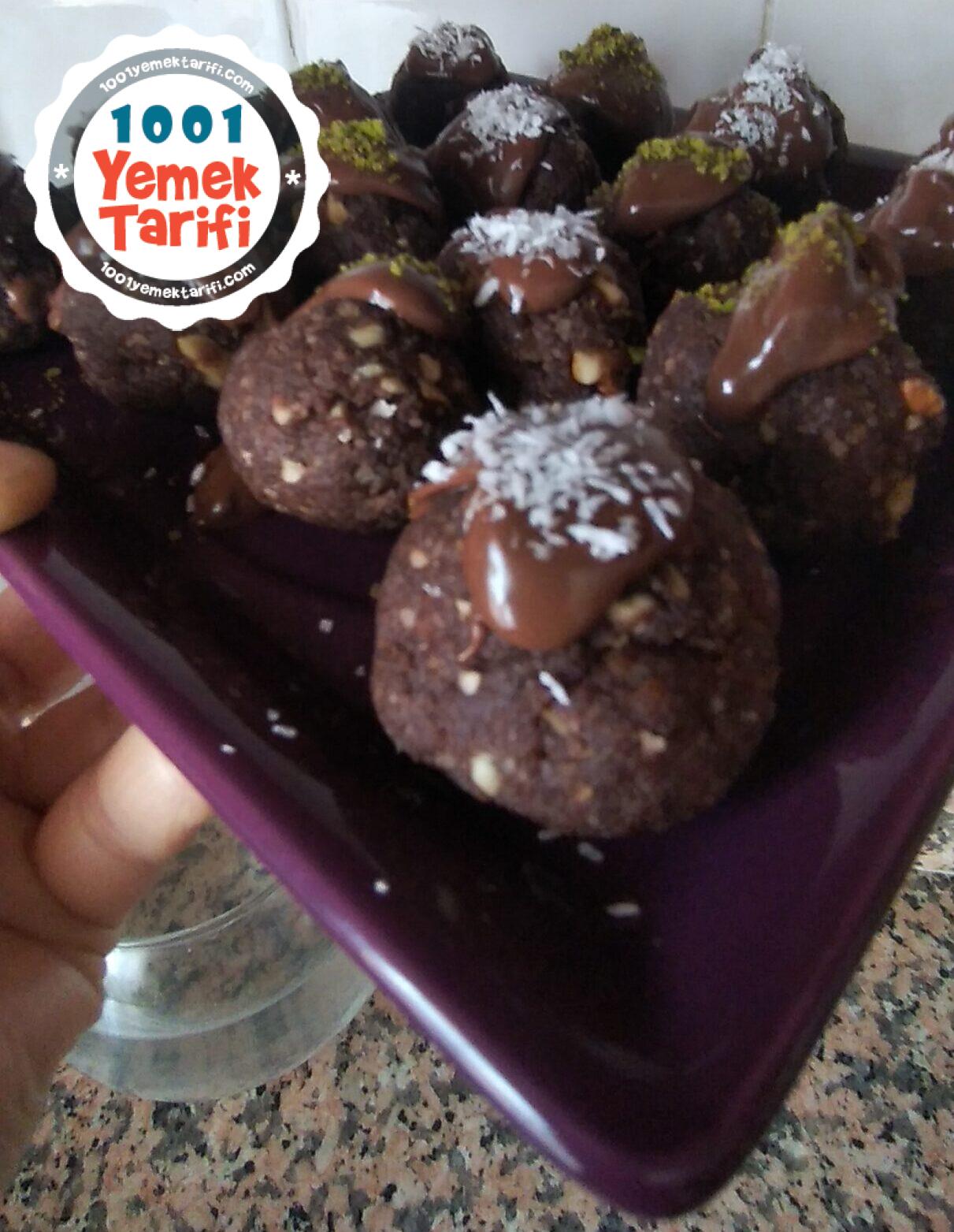 Çikolata kaplı kek topları